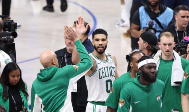 世俱杯买球网站-东契奇还太嫩！绿军双探花上课：2年前输勇士获成长