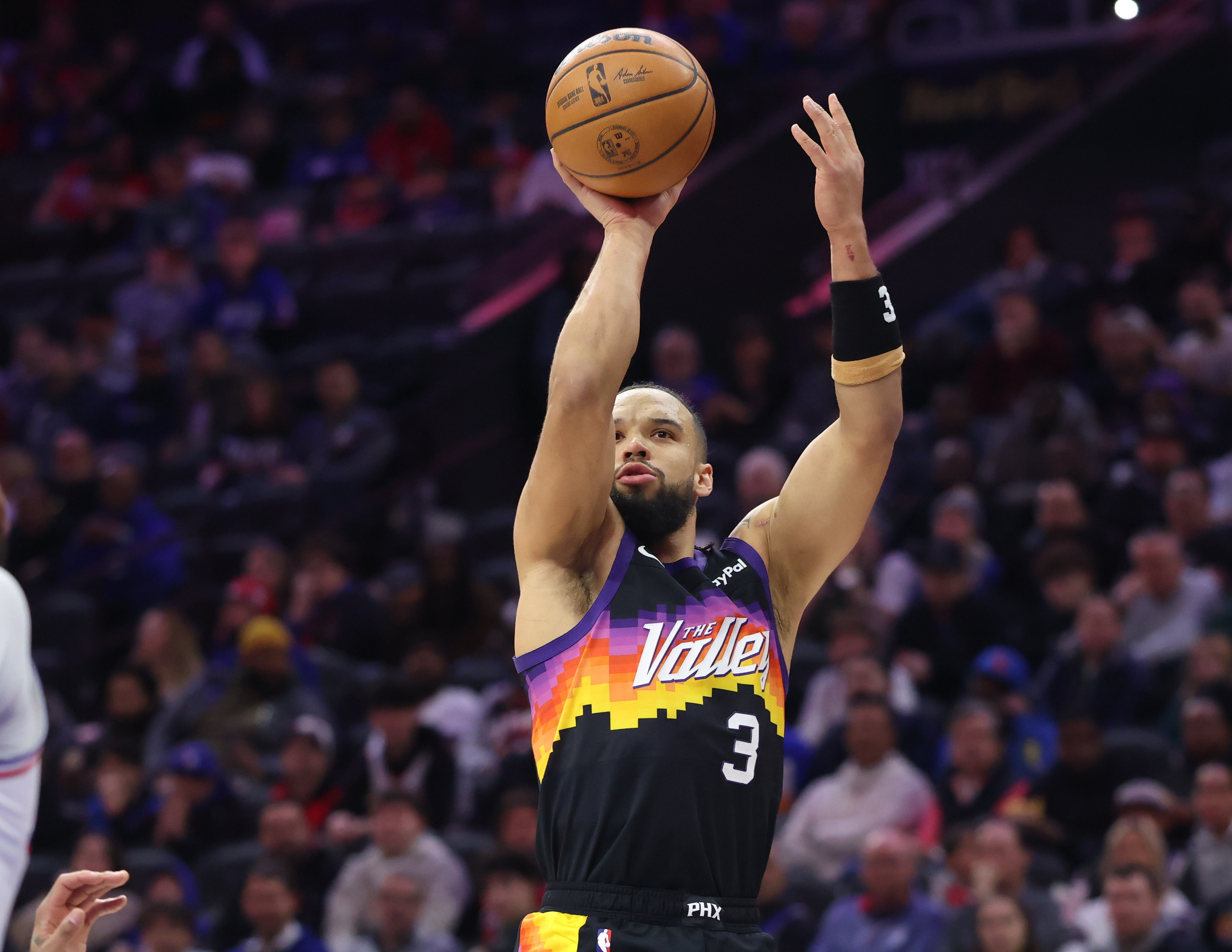 世俱杯-投射状态不理想！狄龙半场8投2中 拿到4分3篮板1抢断